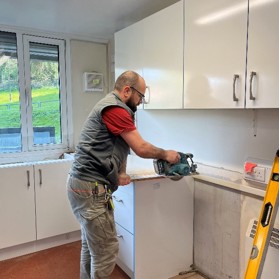 A person using a circular saw

AI-generated content may be incorrect., Picture