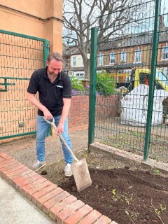 A person digging in the ground

AI-generated content may be incorrect., Picture